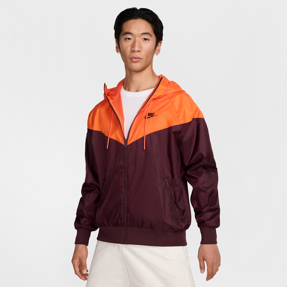 NIKE スポーツウェア ジャケット 黒/赤/白 ナイキ スポーツウェアから、日本限定ロゴ入りジャケット＆T